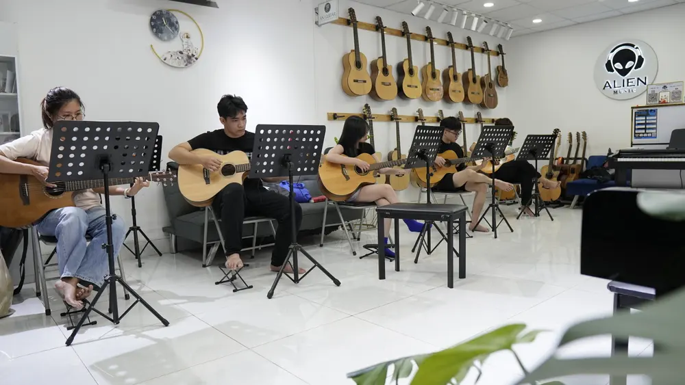 Lớp học Alien Music - Học viên trong giờ học